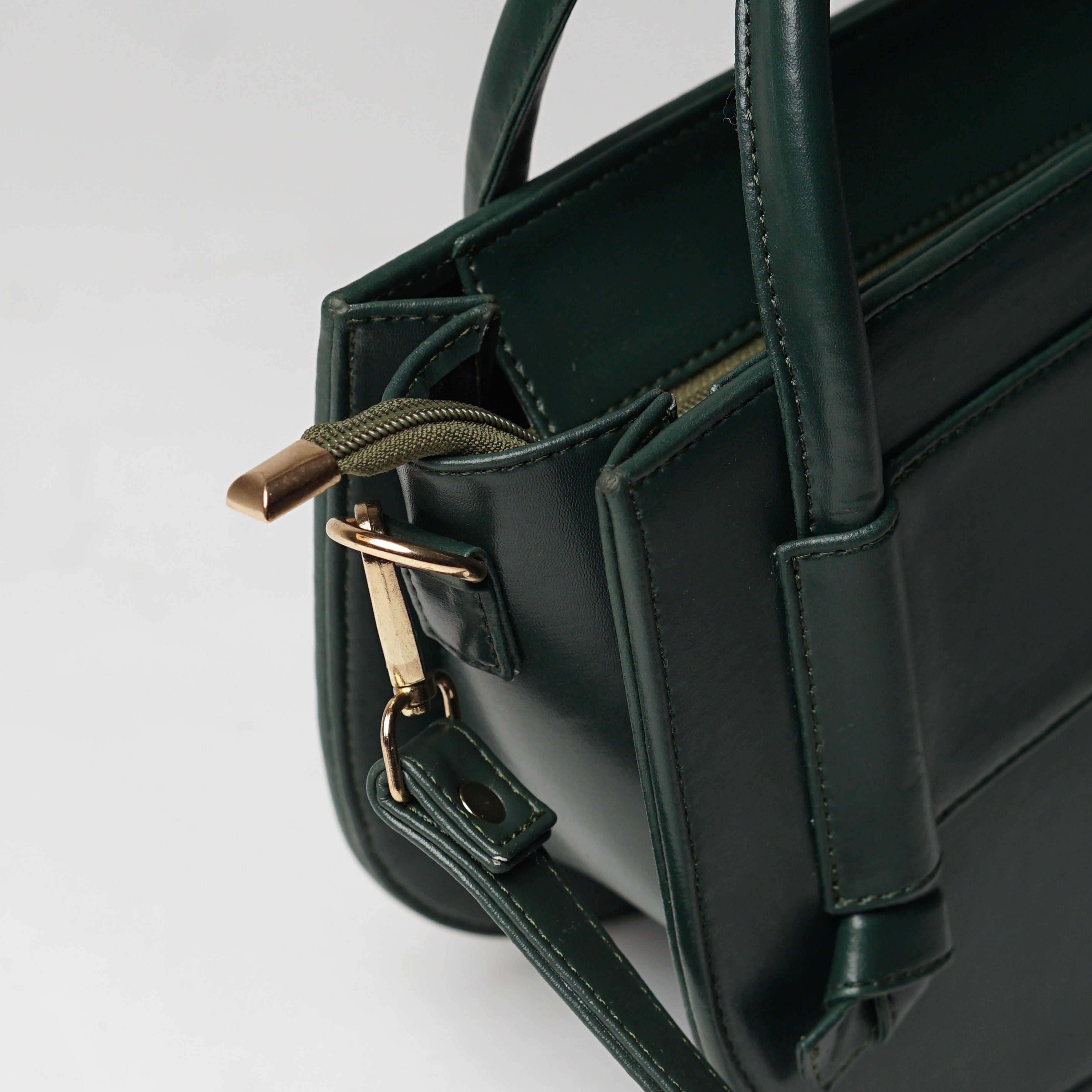 Curvea - Emerald Green | Zed&Co